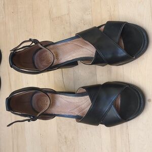 Clark's Elegant Black Women's Strappy Sandals Size 8.5M